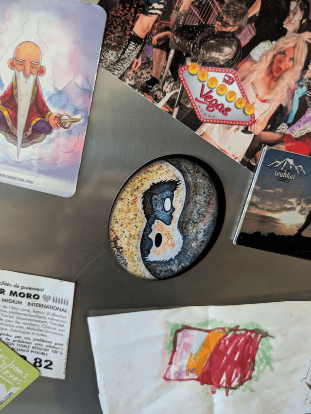 "Demi tour sur soi-même" Magnet